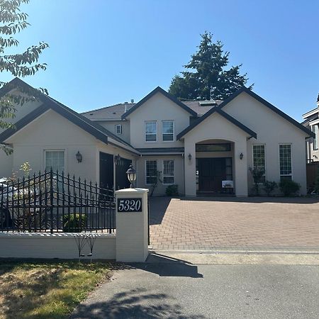 Vancouver Luxury Homestay Richmond Exterior photo